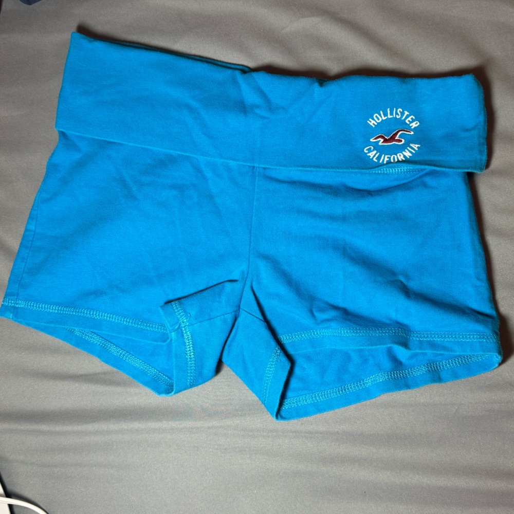 Hollister yoga pants shorts 
3 pairs of shorts